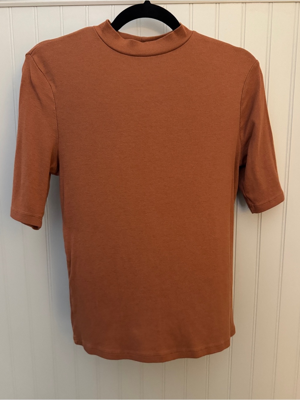 Brown Mock Neck Short Sleeve Top Size Medium